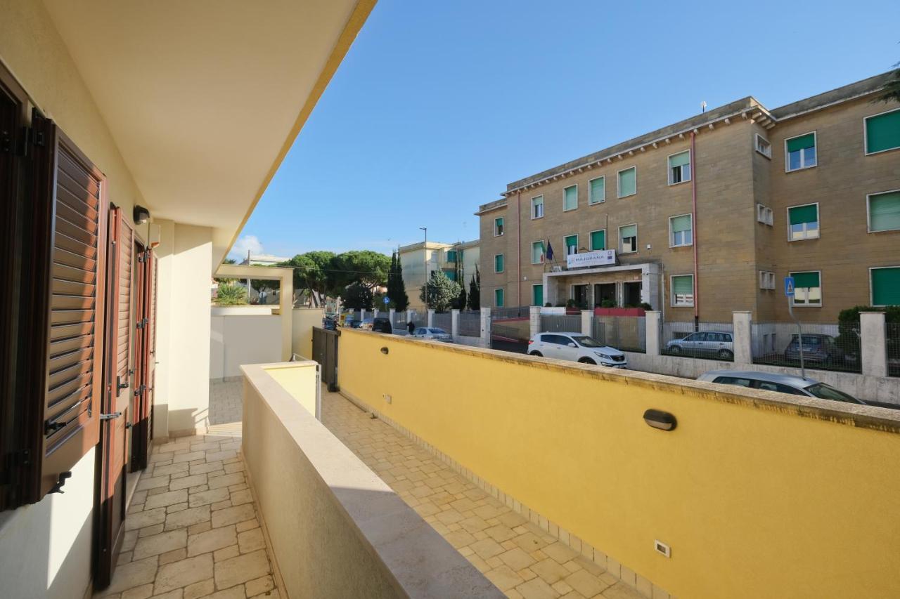 Modern House - 5 Stelle - Posto Auto Privato Apartment Brindisi Bagian luar foto