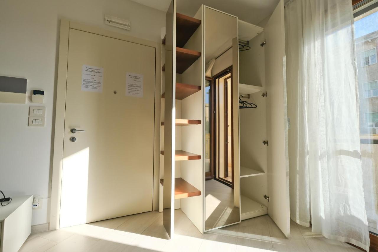Modern House - 5 Stelle - Posto Auto Privato Apartment Brindisi Bagian luar foto
